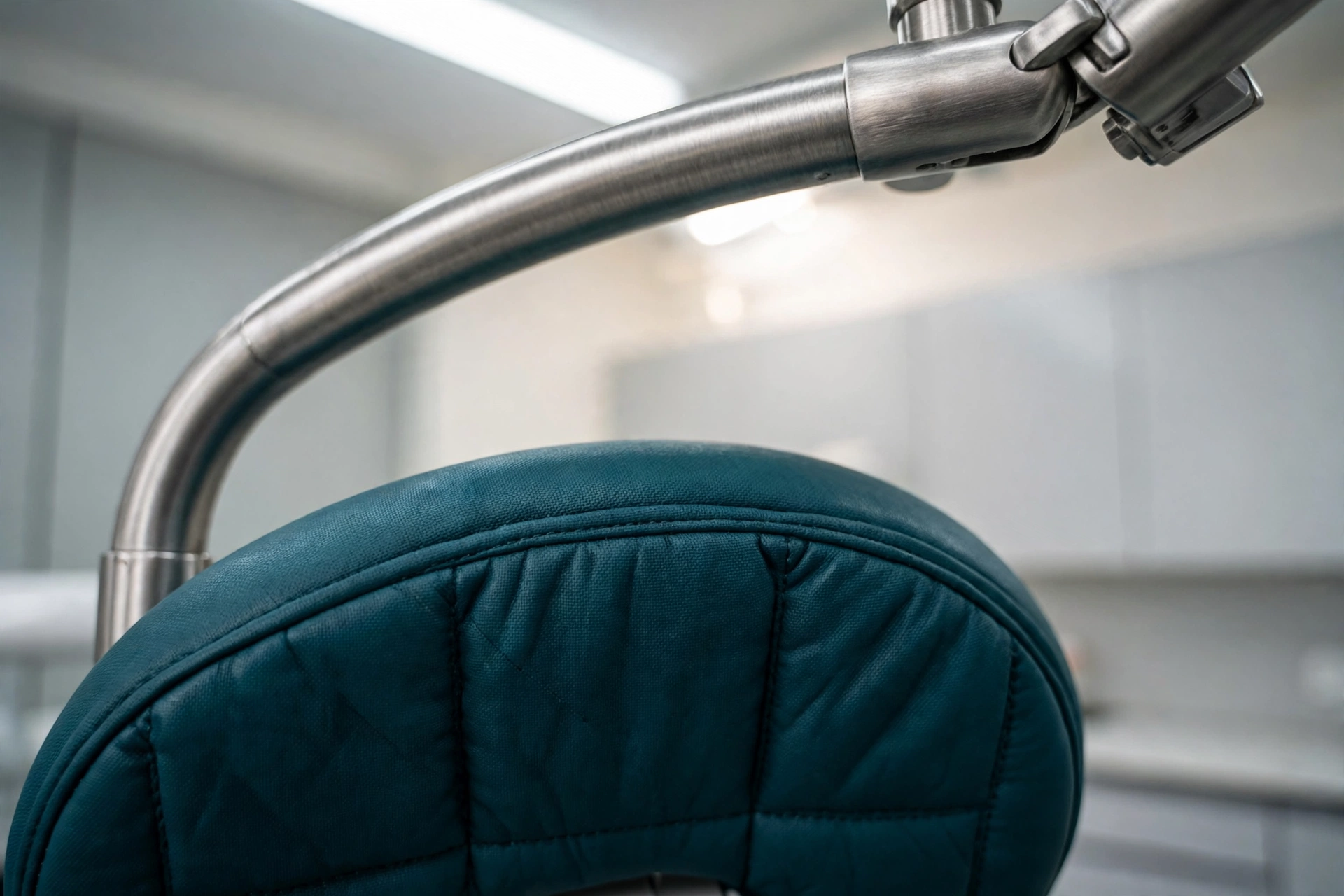 The chair and operating light, close up
